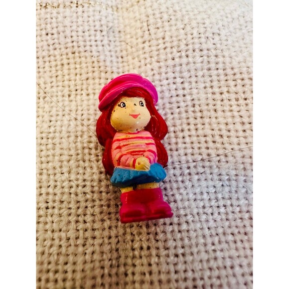 Rare Vintage Strawberry Shortcake Magnetic Mini Figure - Picture 3 of 5
